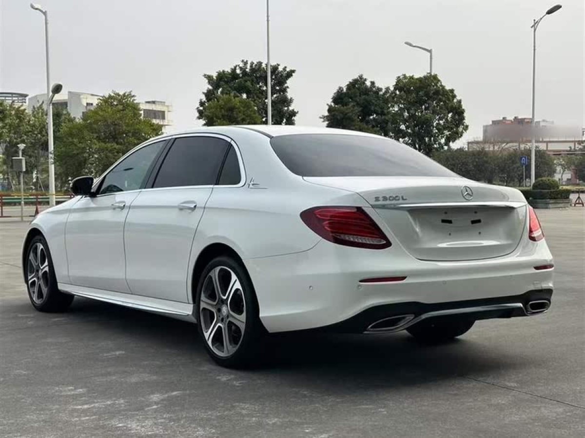 奔馳 奔馳E級(jí)  2016款 E 300 L 運(yùn)動(dòng)時(shí)尚型圖片