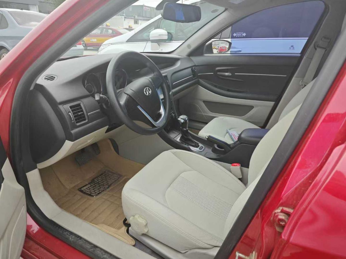 北汽紳寶 D50  2015款 1.5L CVT標(biāo)準(zhǔn)超值導(dǎo)航版圖片
