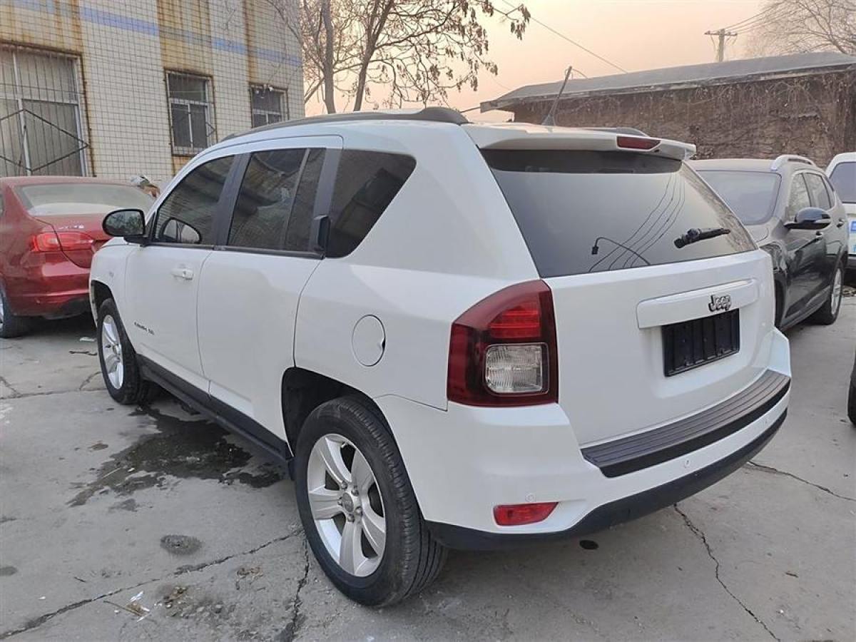 Jeep 指南者  2014款 2.0L 兩驅(qū)運(yùn)動版圖片