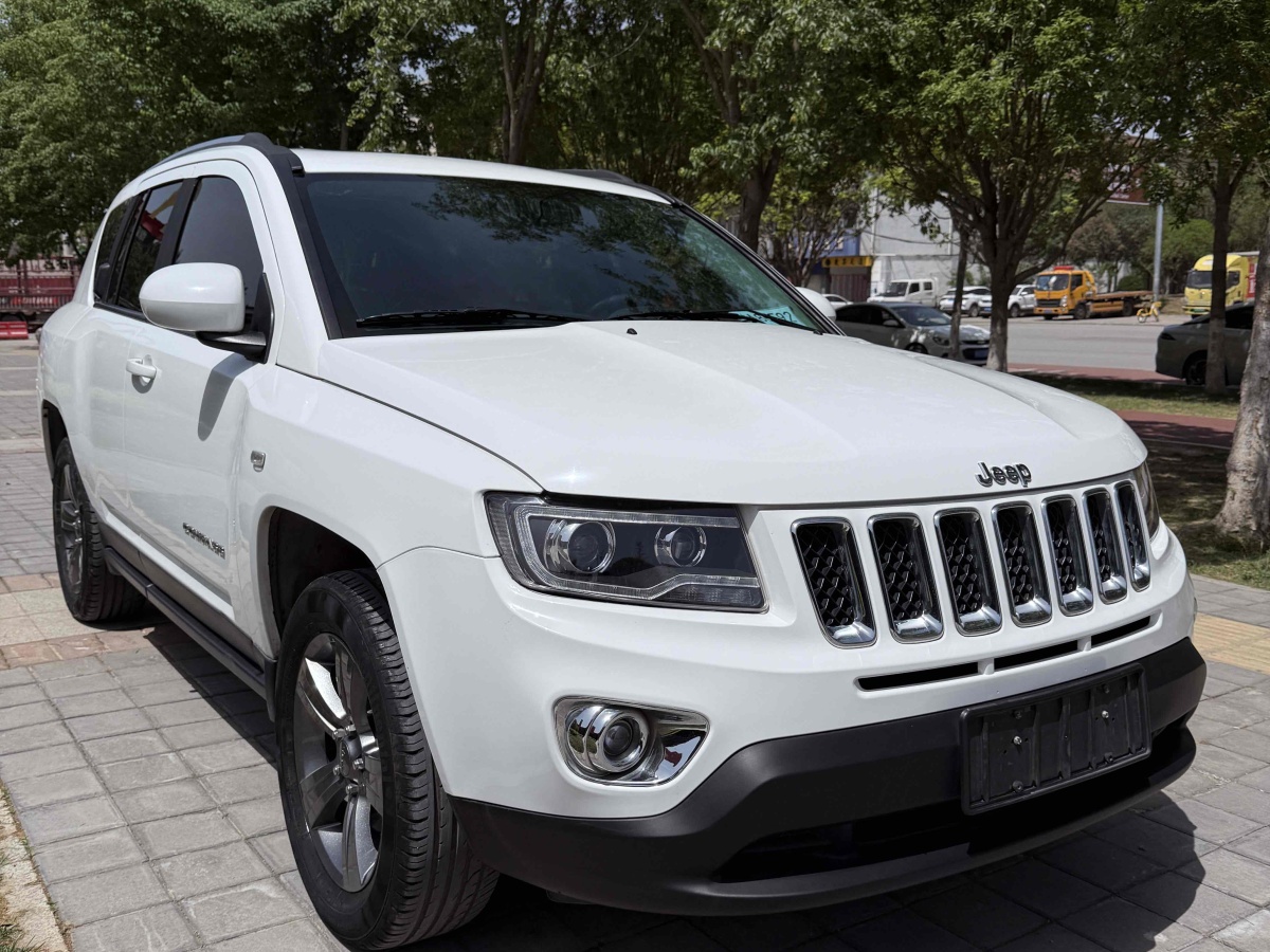 Jeep 指南者  2014款 2.4L 四驅蛇行珍藏版圖片