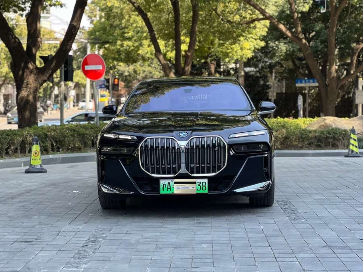 寶馬 寶馬i7  2023款 xDrive60L M運(yùn)動(dòng)套裝圖片