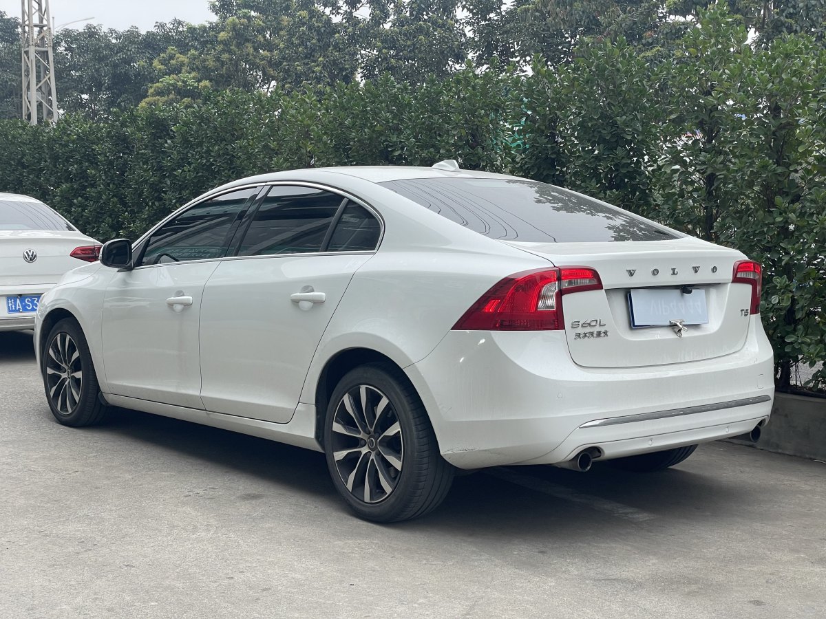 沃爾沃 S60  2014款 2.0T T5 個性運(yùn)動版(改款)圖片