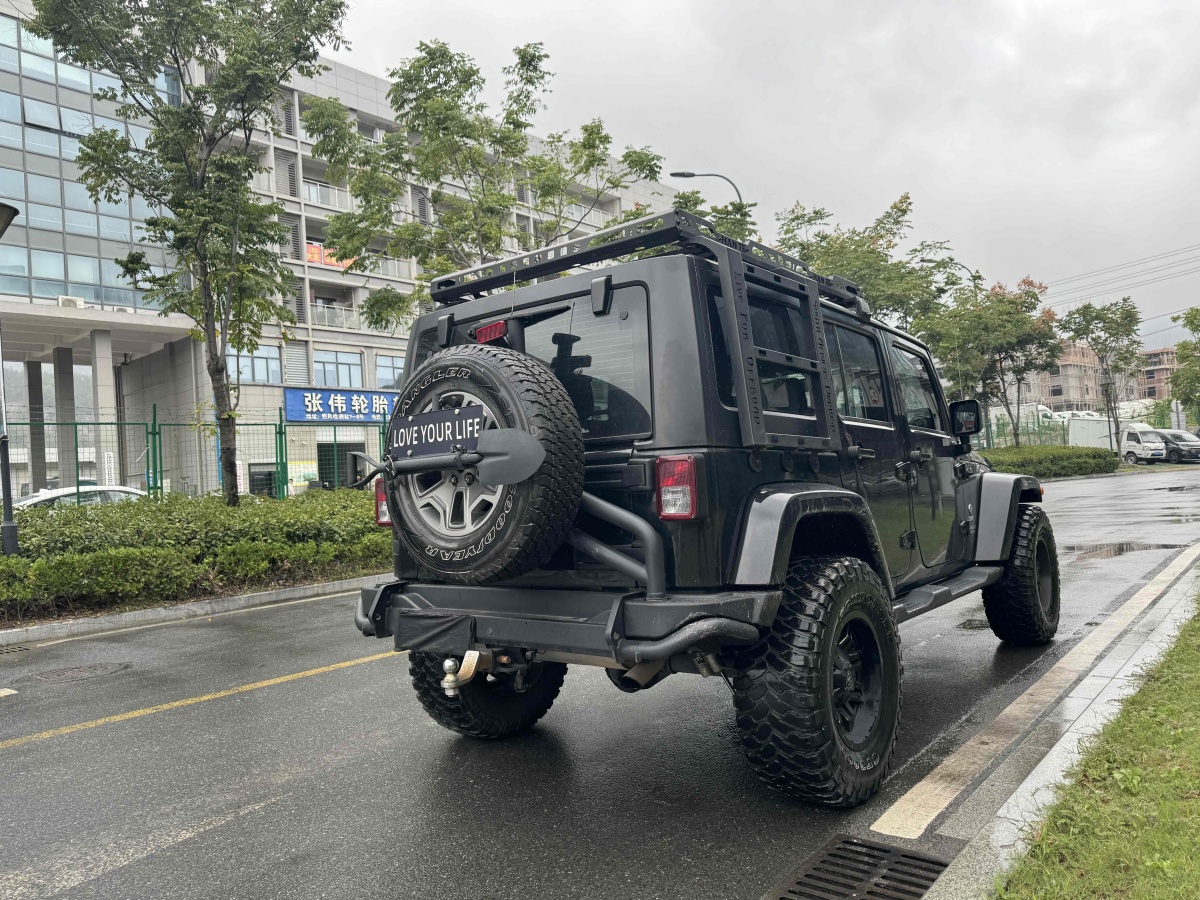 Jeep 牧馬人  2015款 3.0L Sahara 四門舒享版圖片