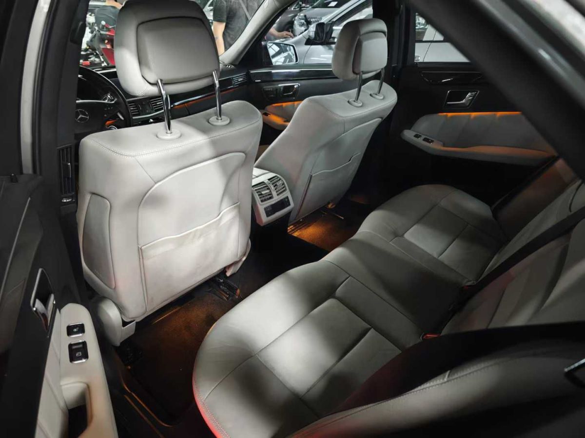 奔馳 奔馳E級  2009款 E 300 優(yōu)雅型圖片