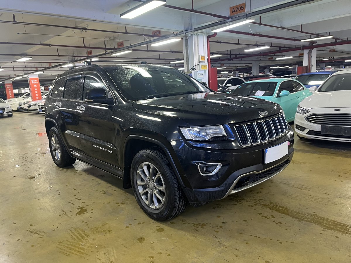 Jeep 大切諾基  2016款 3.0L 精英導(dǎo)航版圖片