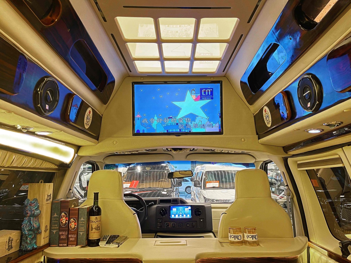 福特 E350  2011款 5.4L 鉑金限量版圖片