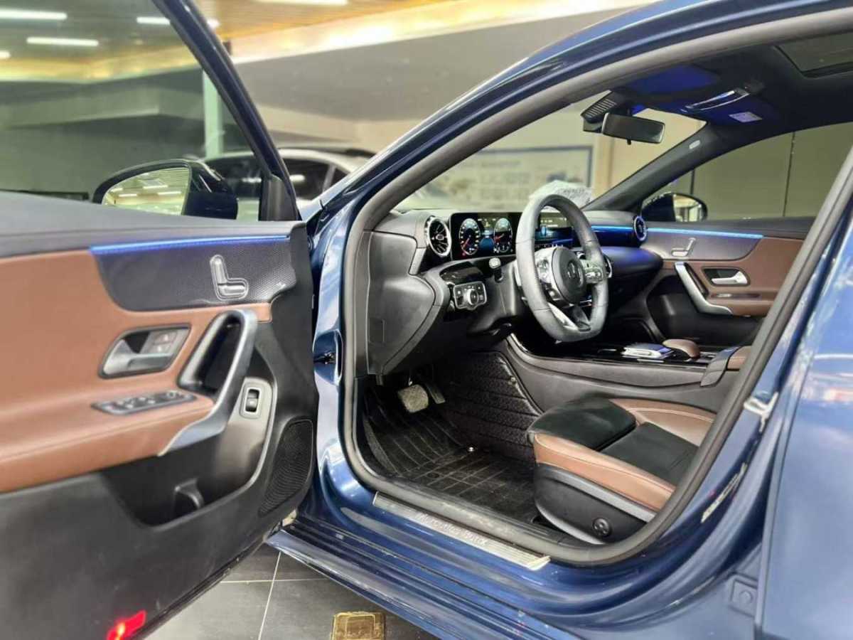奔馳 奔馳A級(jí)  2019款  改款 A 200 L 運(yùn)動(dòng)轎車圖片