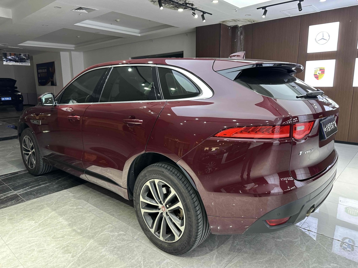 捷豹 F-PACE  2016款 2.0T 兩驅(qū)R-Sport運(yùn)動(dòng)版圖片