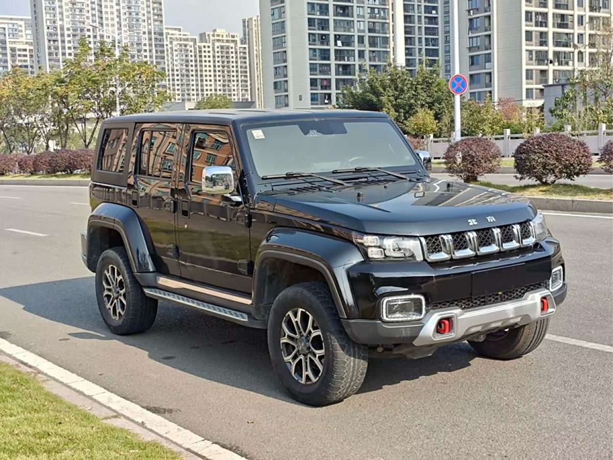 北京 BJ40  2020款 2.0T 自動四驅城市獵人版?zhèn)b客型圖片