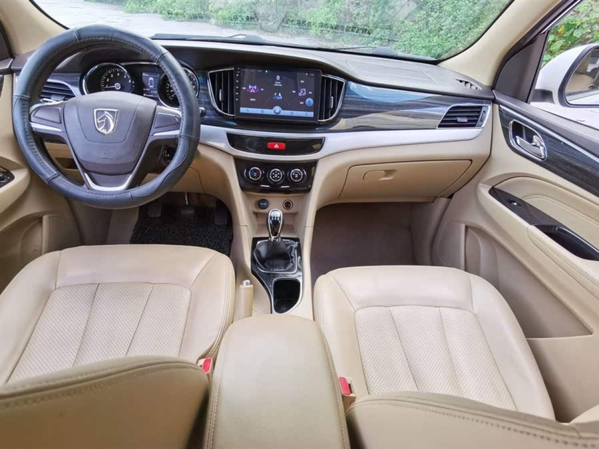 寶駿 730  2016款 1.5L 手動舒適型 7座圖片