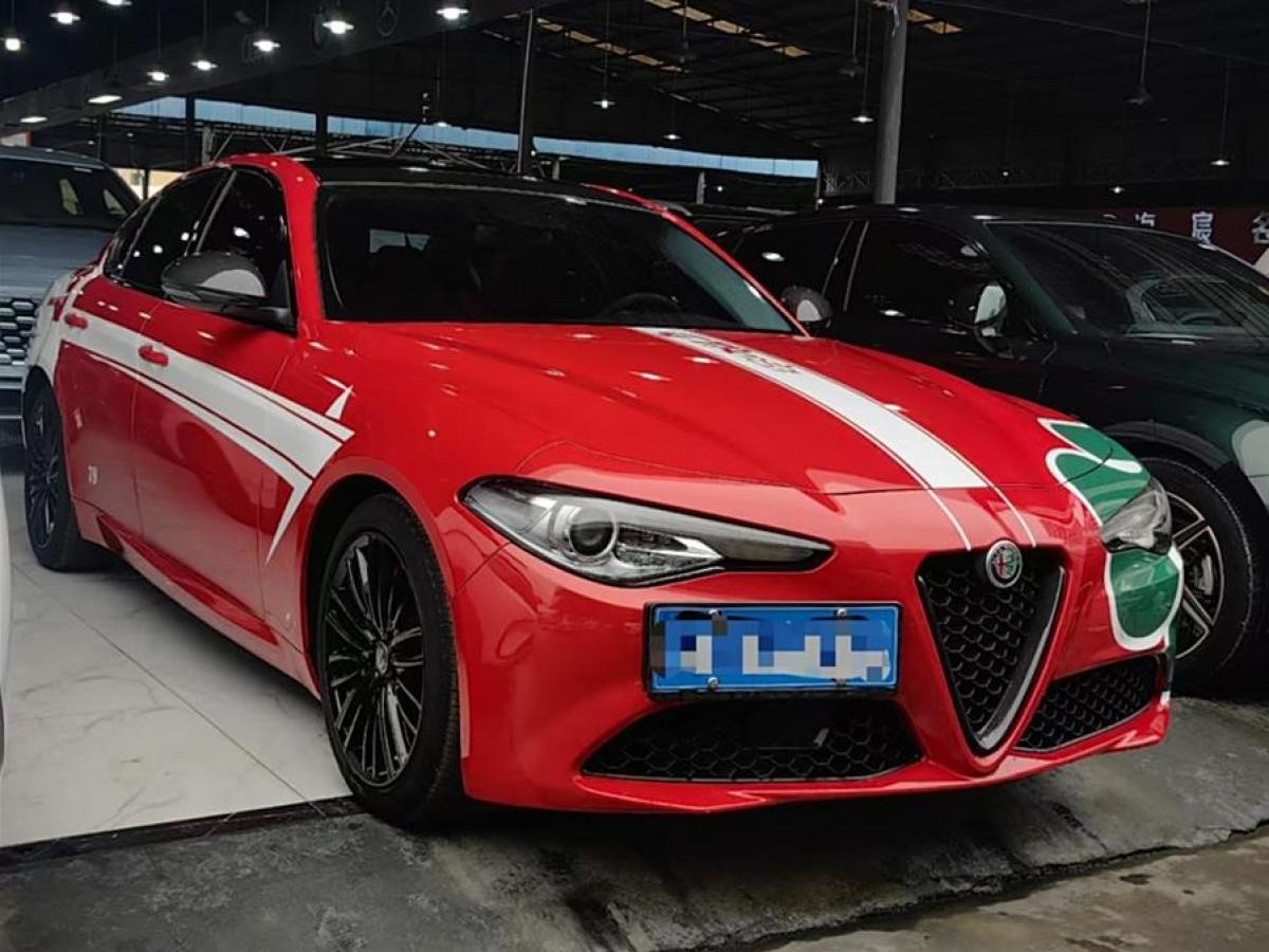 阿爾法·羅密歐 Giulia  2017款 2.0T 280HP 豪華運(yùn)動(dòng)版圖片