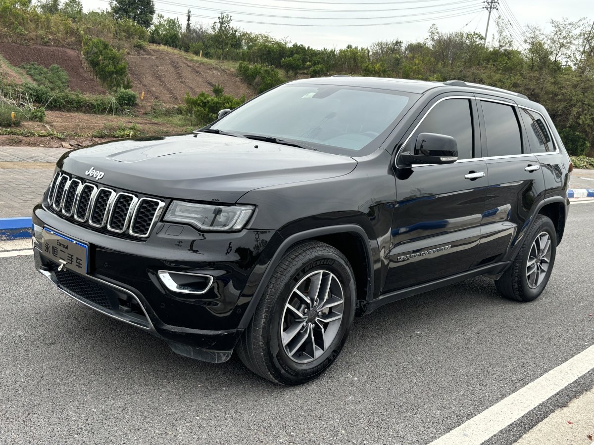 2020年9月Jeep 大切諾基  2020款 3.0L 專業(yè)導航版