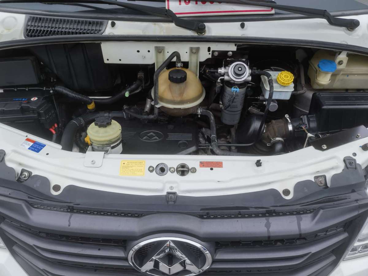 2018年6月上汽大通 V80  2019款 2.5T经典款AMT商旅短轴中顶9座