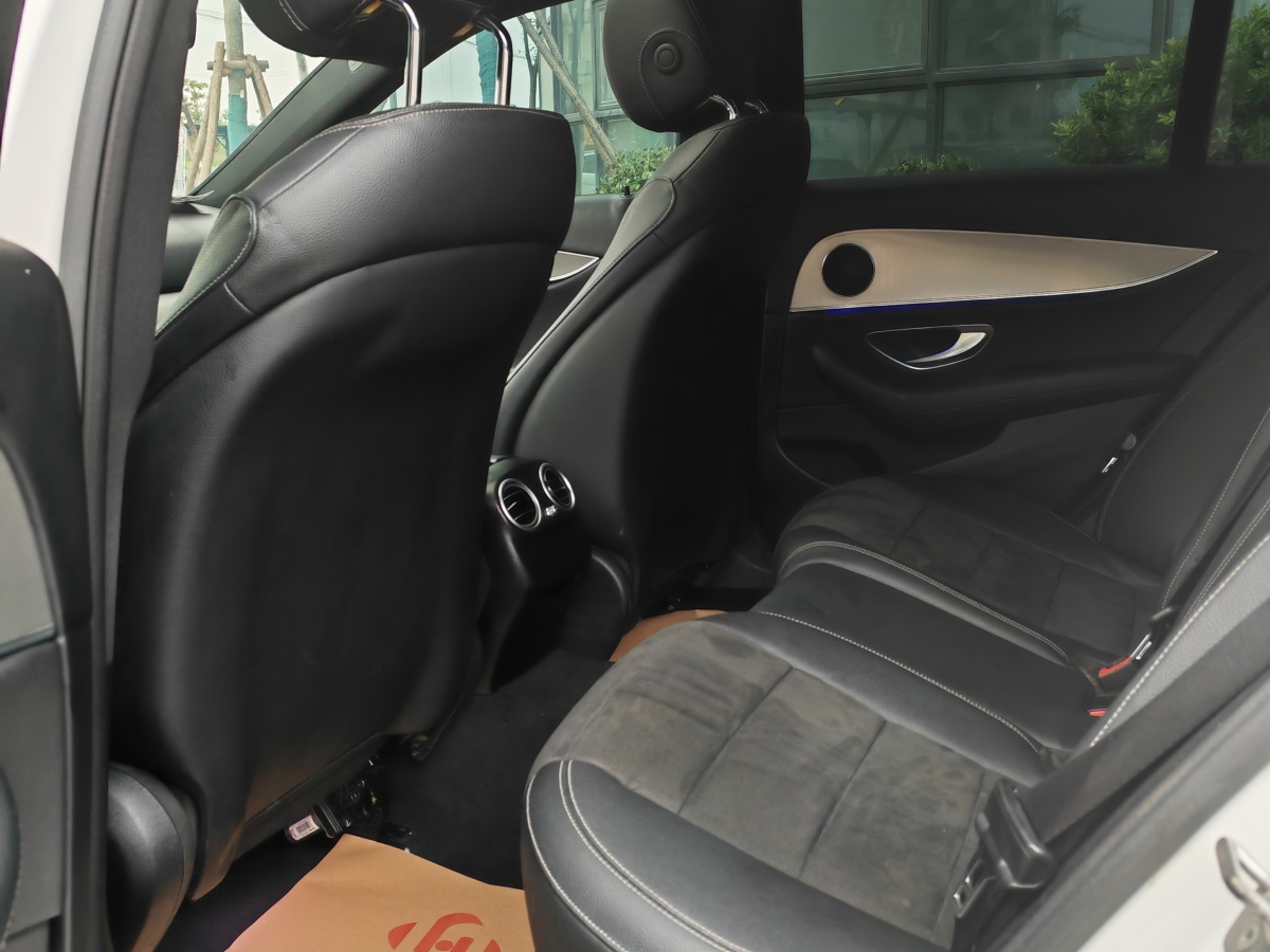 2017年6月奔驰 奔驰E级  2017款 改款 E 200 运动型 4MATIC