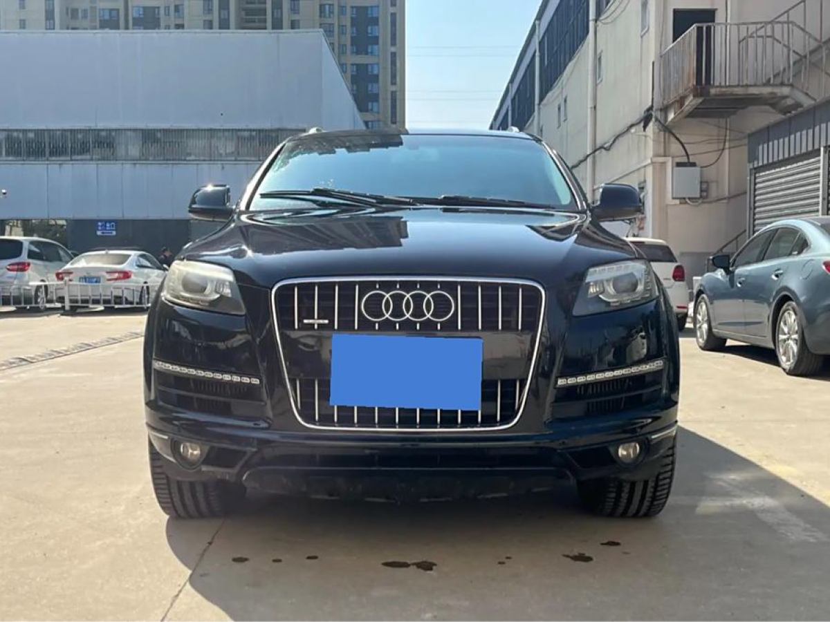 奧迪 奧迪Q7  2010款 3.0 TDI quattro 領(lǐng)先型圖片