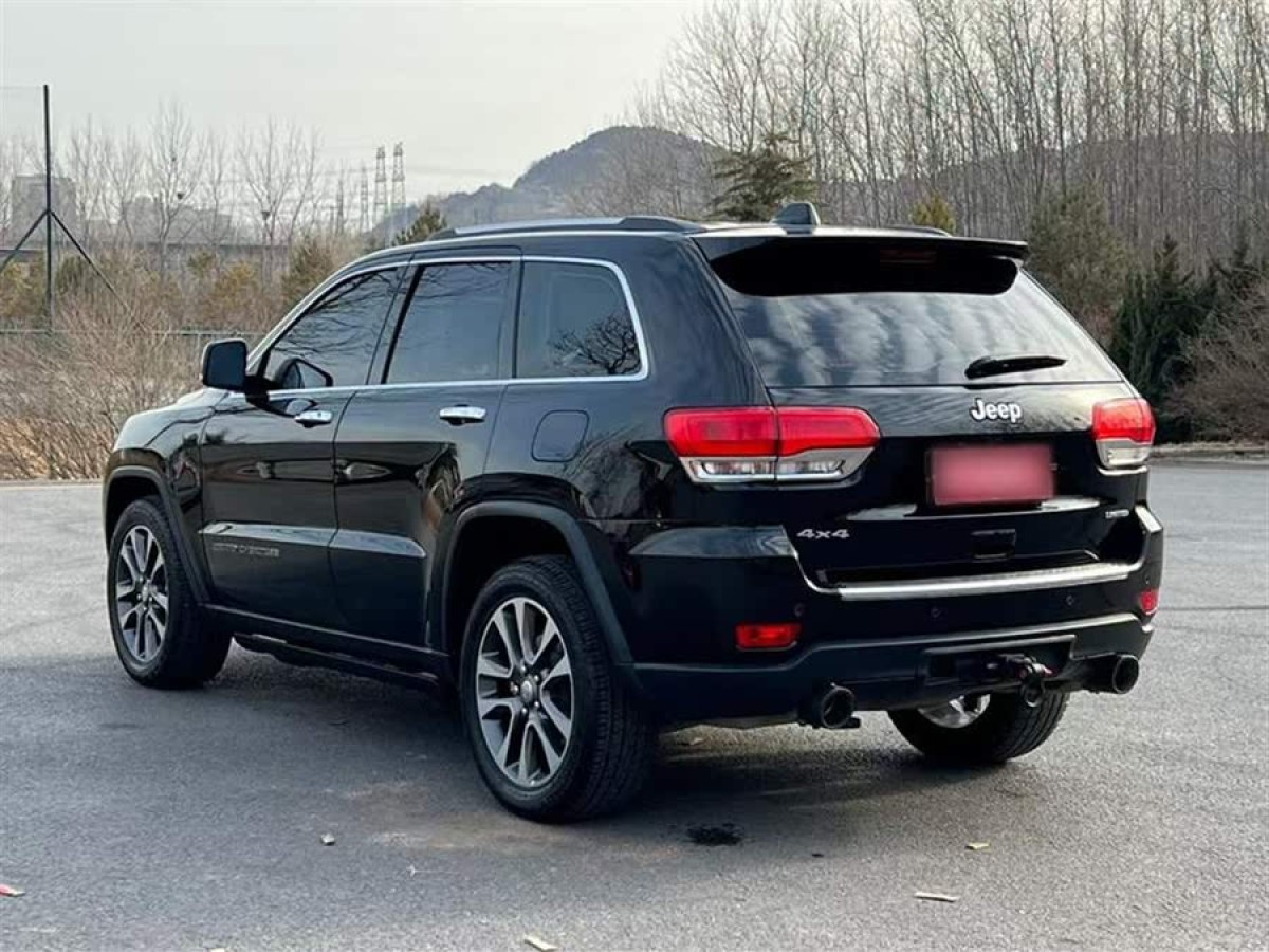 Jeep 大切諾基  2017款 3.0L 舒享導(dǎo)航版圖片