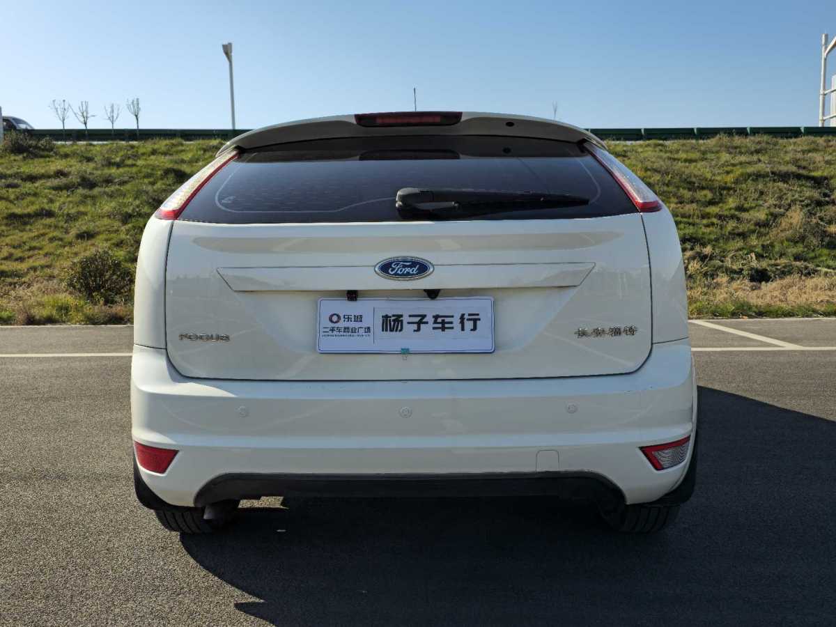 福特 ?？怂? 2013款 兩廂經(jīng)典 1.8L 自動(dòng)時(shí)尚型圖片