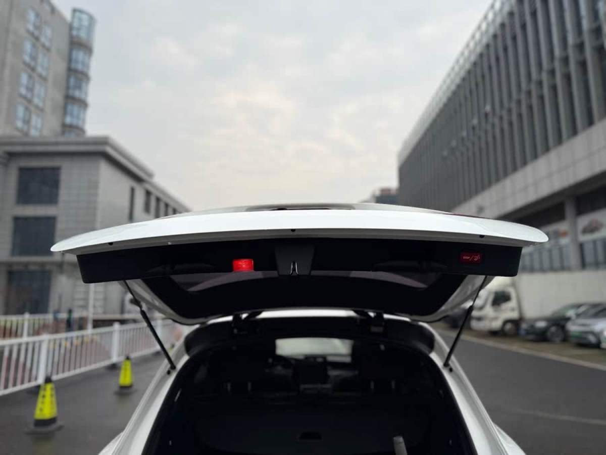 奔馳 奔馳GLC  2017款 GLC 300 4MATIC 動(dòng)感型圖片