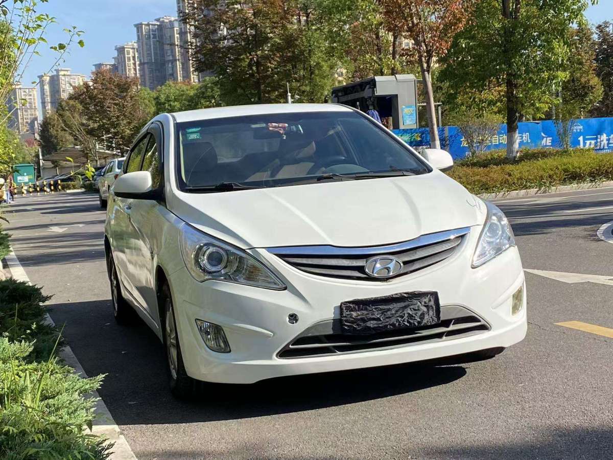 現(xiàn)代 瑞納  2010款 三廂 1.4L 手動標準型GL圖片