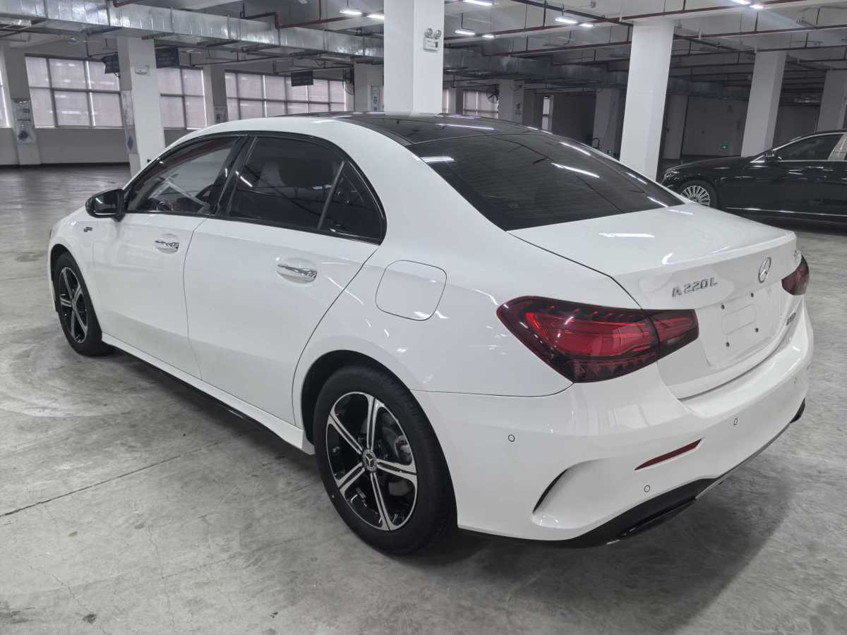 奔馳 奔馳A級  2023款 A 200 L 時尚型圖片