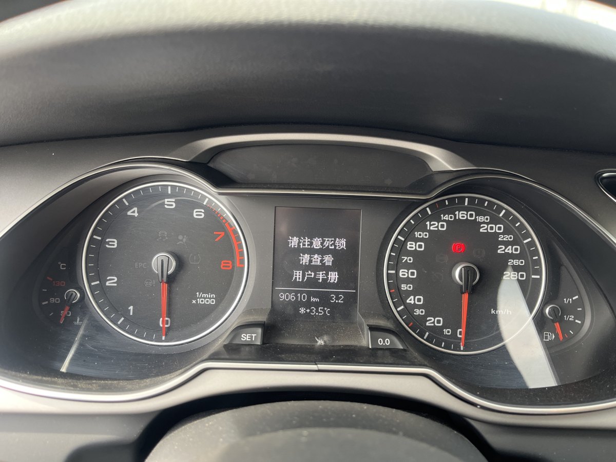 奧迪 奧迪A4L  2015款 35 TFSI 自動標(biāo)準(zhǔn)型圖片