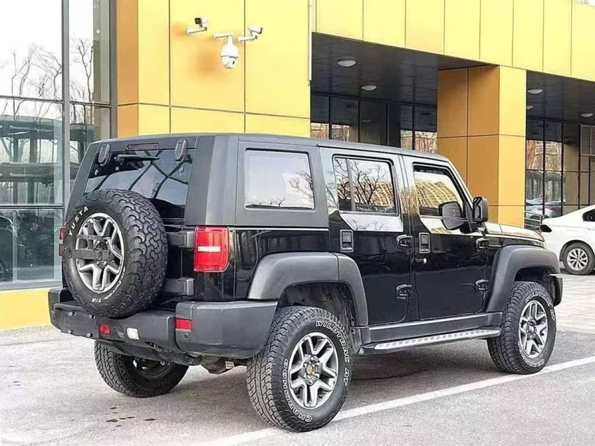 北京 BJ40  2019款 40L 2.3T 自動四驅(qū)越野版圖片
