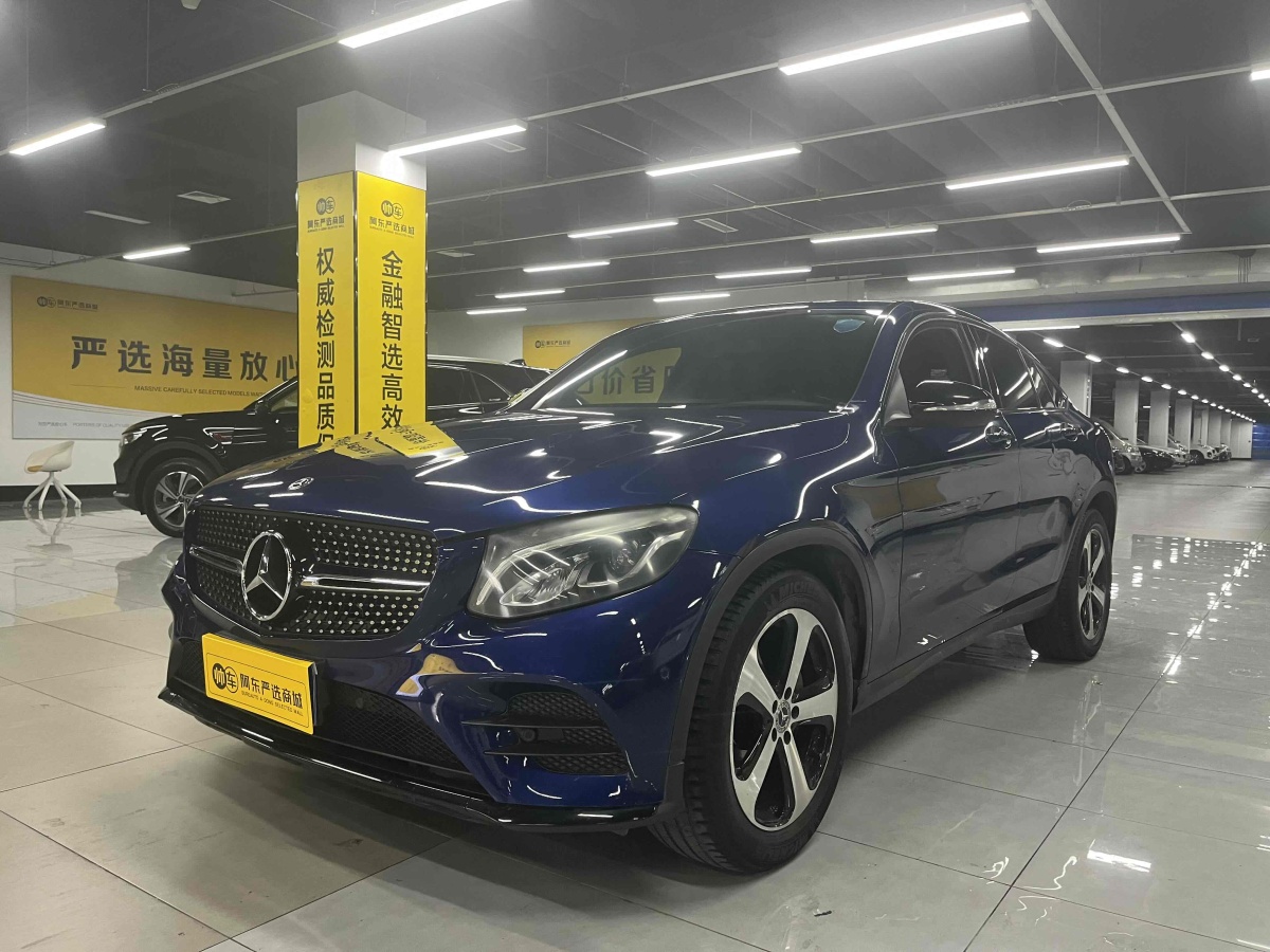 2017年8月奔馳 奔馳GLC  2023款 GLC 300 4MATIC 轎跑SUV