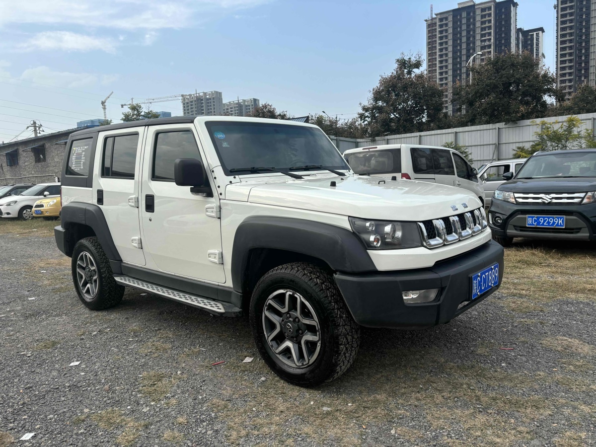 北京 BJ40  2017款 40L 2.3T 自動四驅(qū)環(huán)塔冠軍版圖片