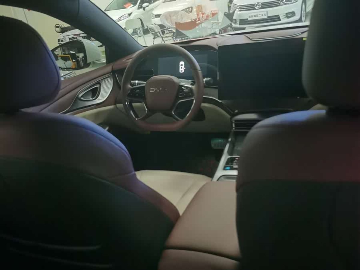 比亞迪 海豹  2023款 DM-i 1.5L 121km 尊貴型圖片