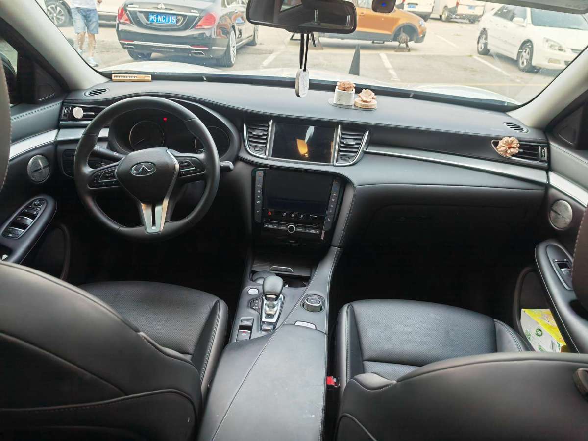 英菲尼迪 QX50  2020款 改款 2.0T 四驅(qū)菁英版圖片