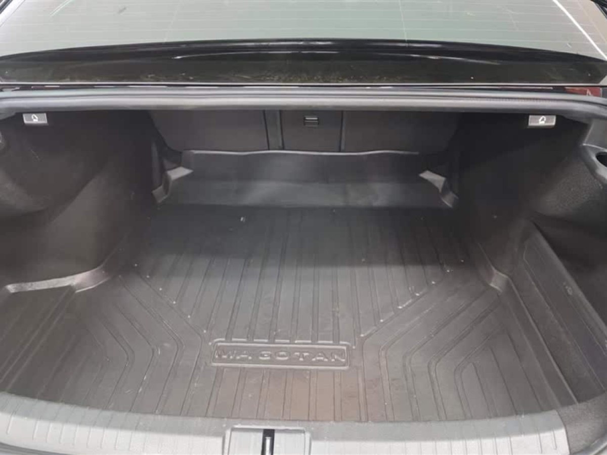 大眾 邁騰  2023款 200萬輛紀(jì)念版 330TSI DSG豪華型圖片