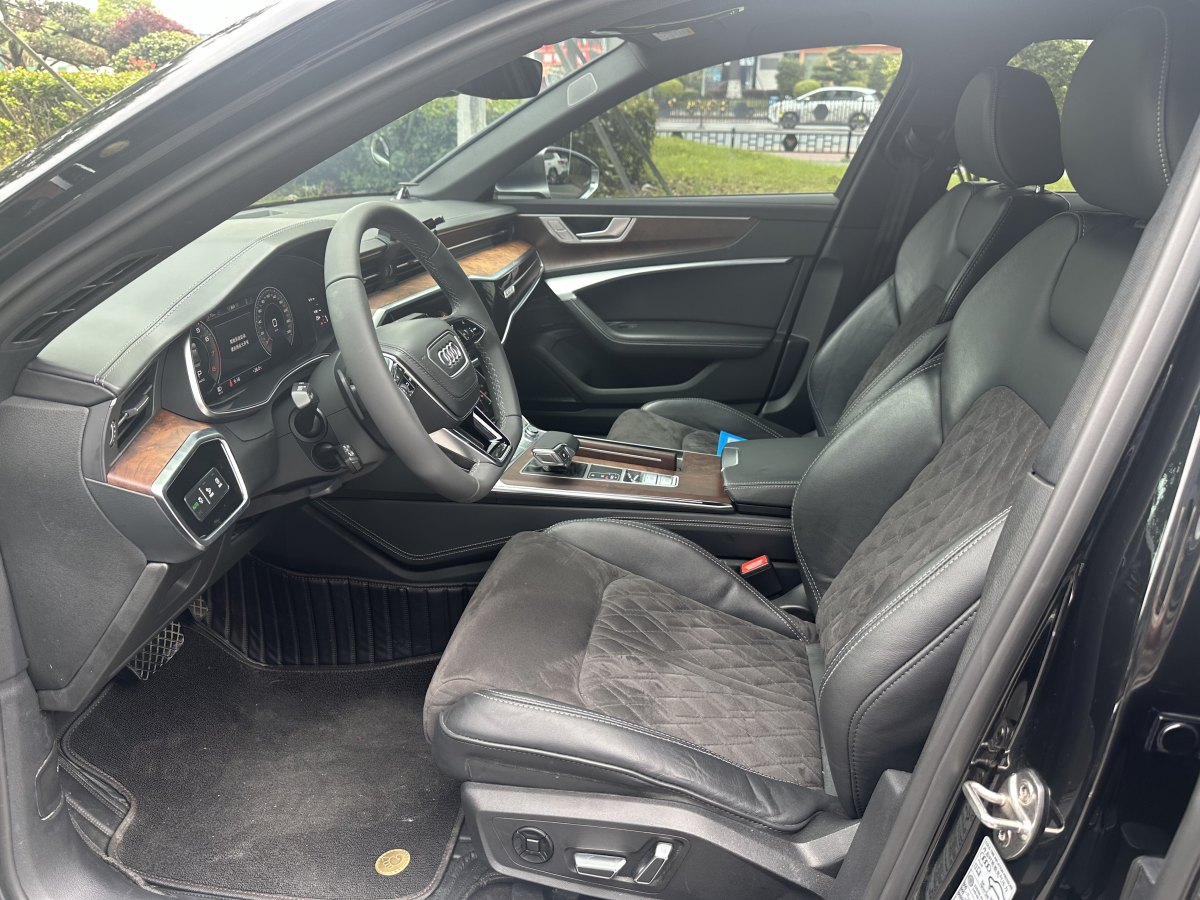 2022年9月奧迪 奧迪A6L  2022款 55 TFSI quattro 尊享動(dòng)感型