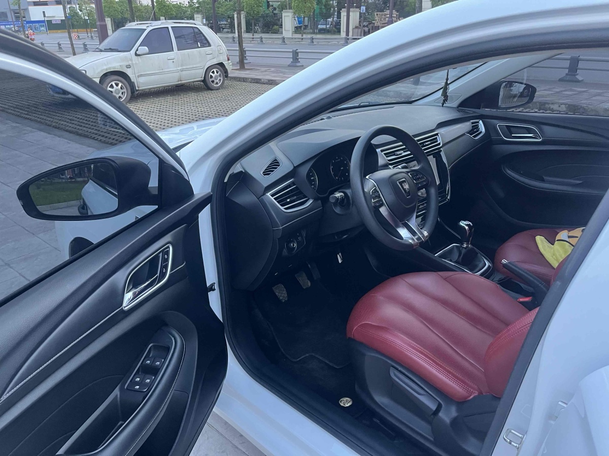 榮威 i5  2020款 1.5L 手動(dòng)4G互聯(lián)領(lǐng)豪版圖片