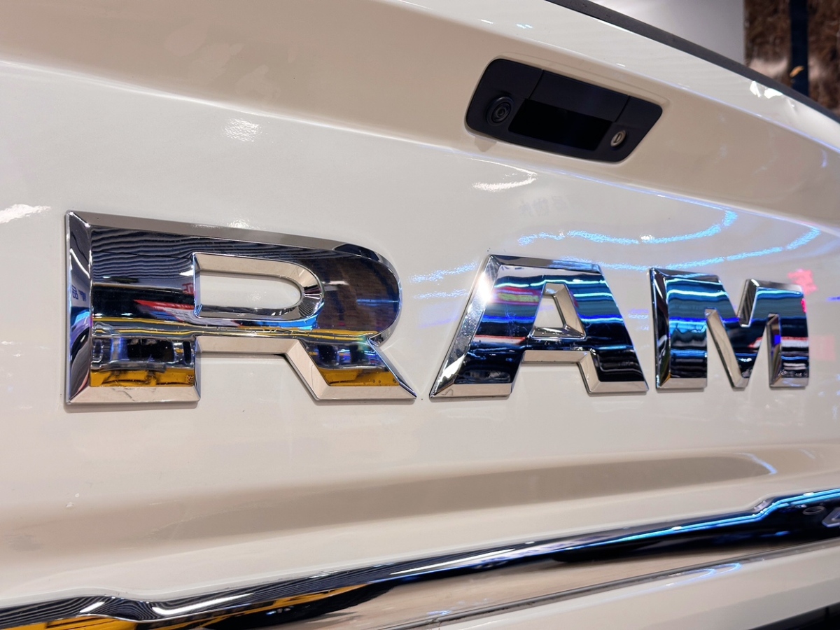 道奇 Ram  2017款 長(zhǎng)角號(hào) 5.7L 加長(zhǎng)版圖片