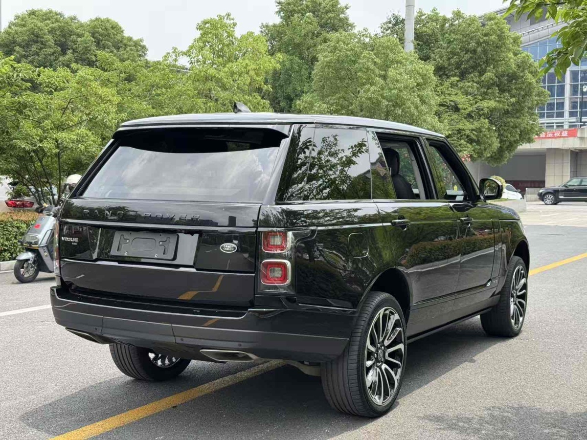 路虎 攬勝  2020款 3.0 L6 傳世加長(zhǎng)版圖片