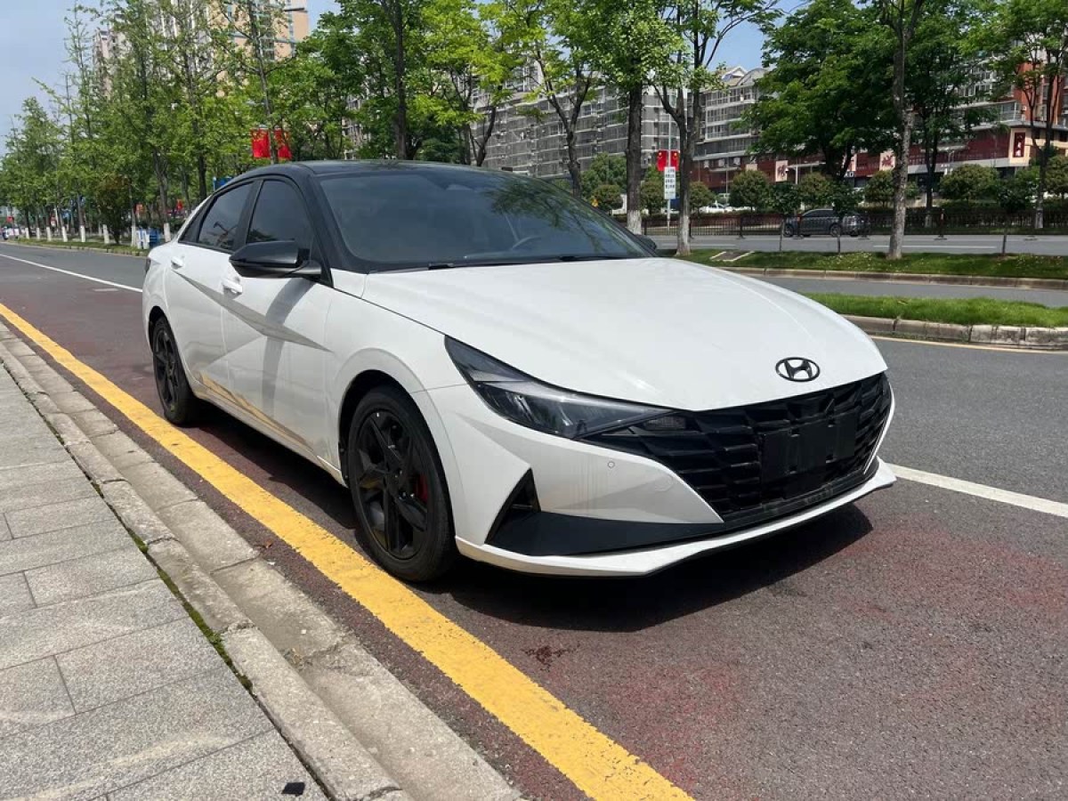 現(xiàn)代 伊蘭特  2022款 1.5L CVT 20周年紀(jì)念款圖片
