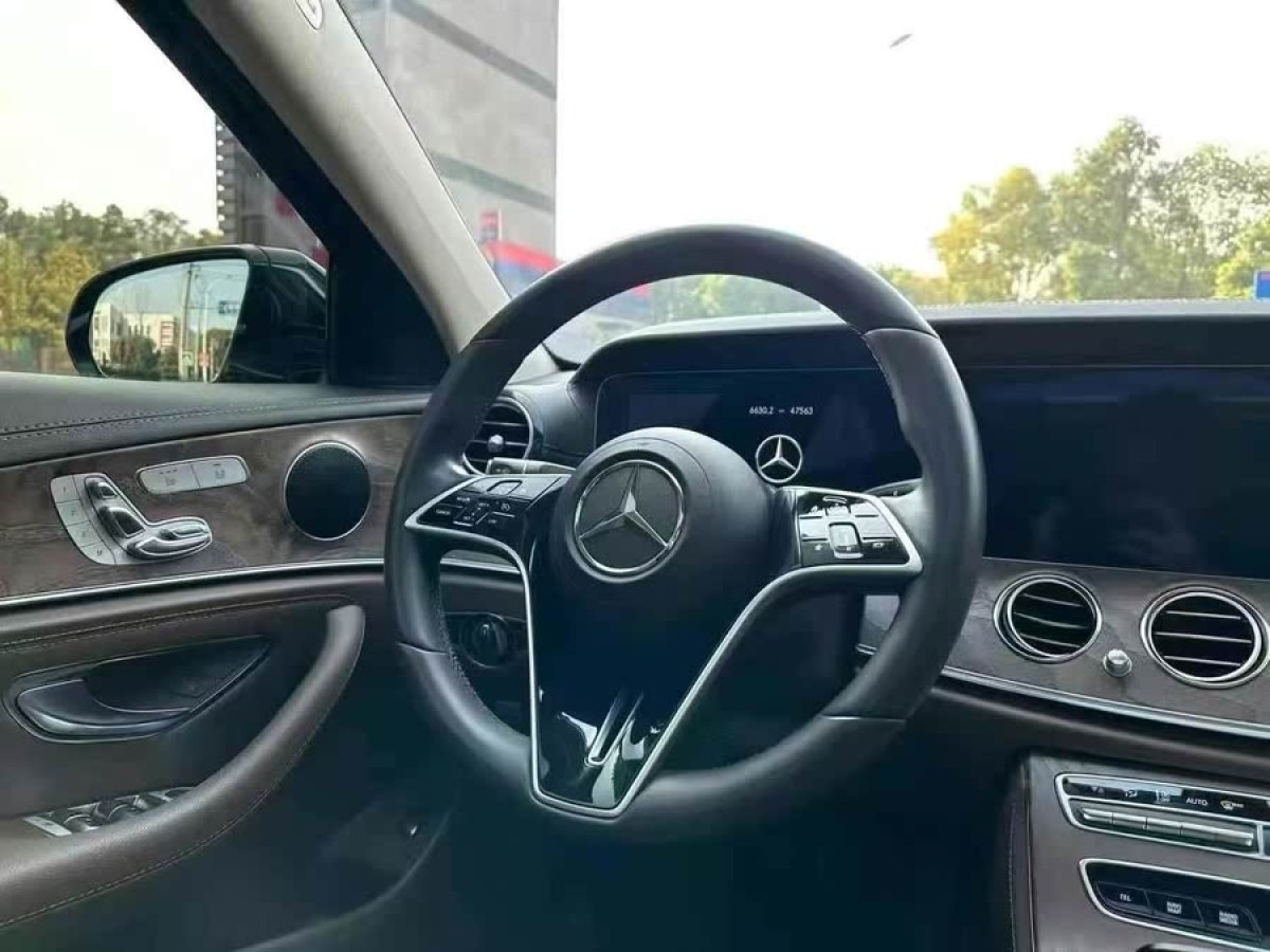 奔馳 奔馳E級  2023款 改款 E 300 L 時尚型圖片