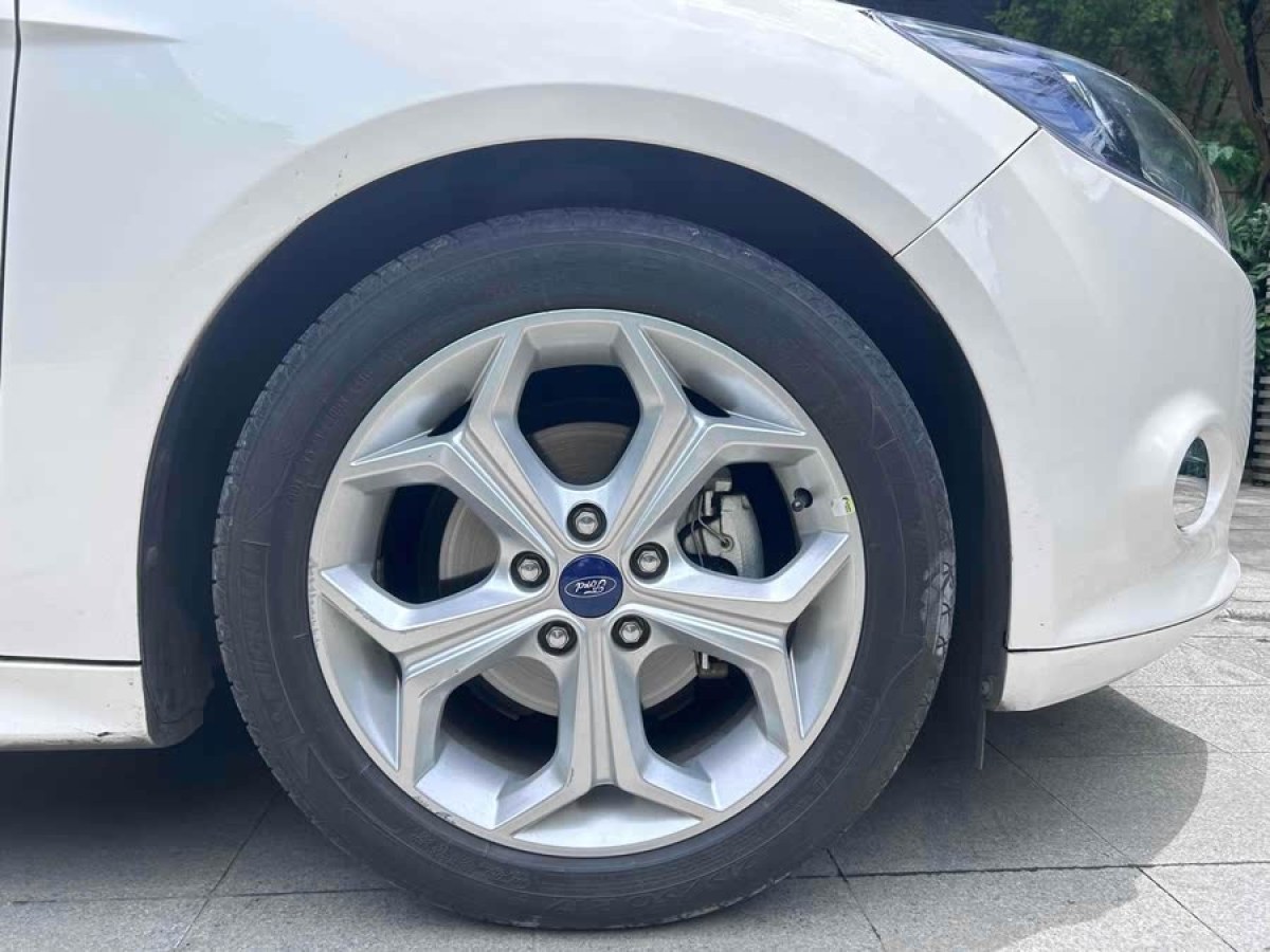 福特 ?？怂? 2012款 兩廂 2.0L 自動豪華運動型圖片