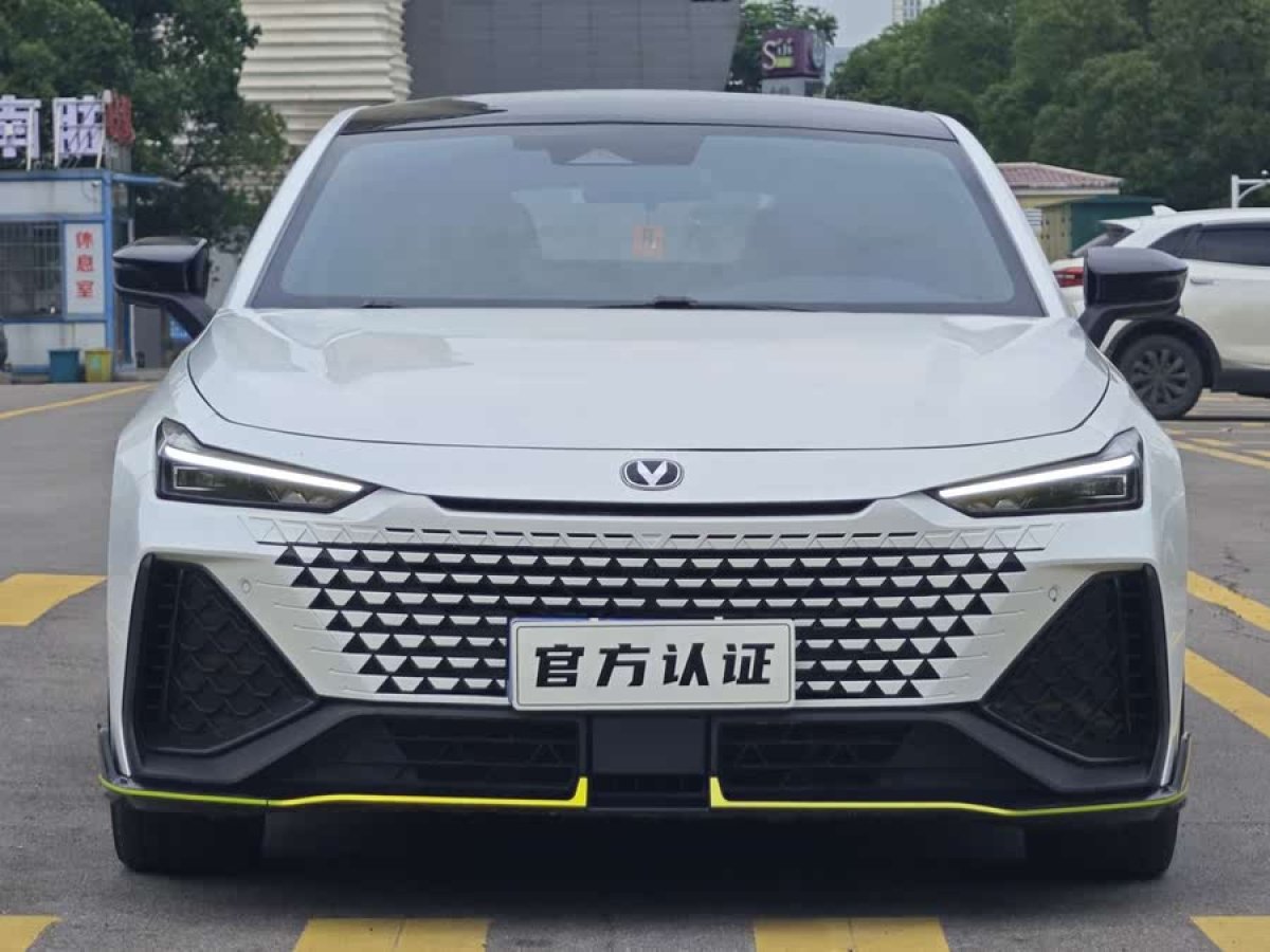 長(zhǎng)安 長(zhǎng)安UNI-V  2022款 2.0T 領(lǐng)速版圖片