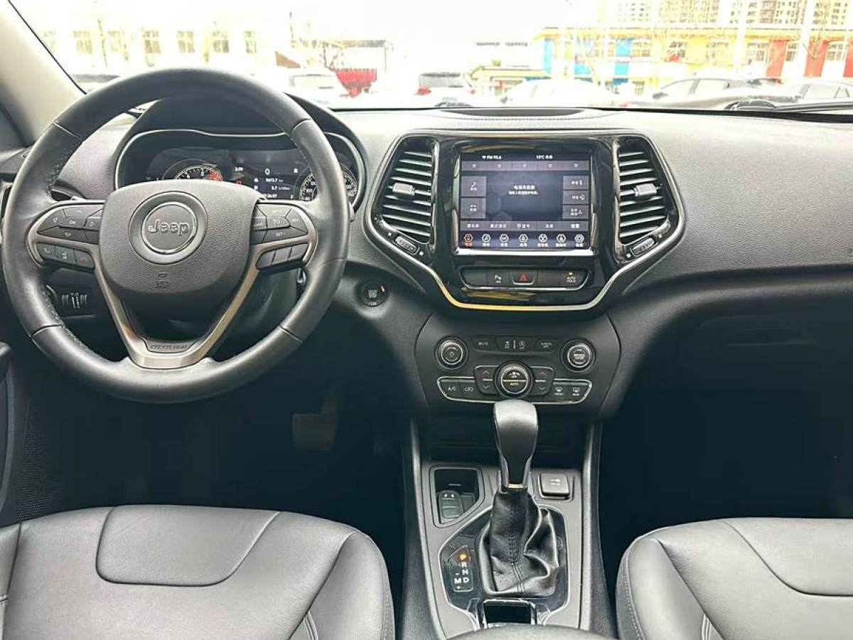 Jeep 自由光  2019款 2.0T 兩驅(qū)智享版 國(guó)VI圖片