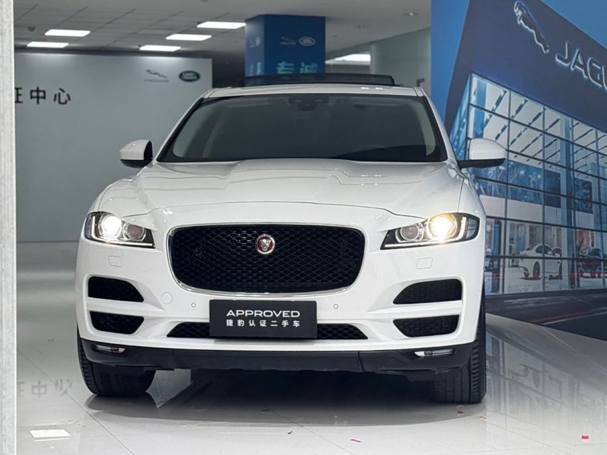 捷豹 F-PACE  2018款 2.0T 兩驅(qū)都市尊享版圖片