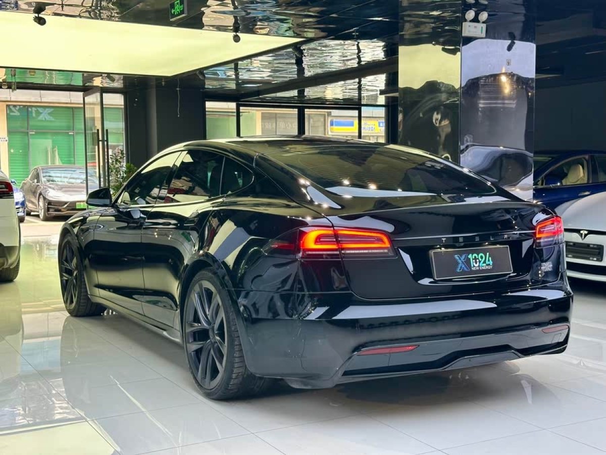 特斯拉 Model S  2023款 三電機(jī)全輪驅(qū)動(dòng) Plaid版圖片