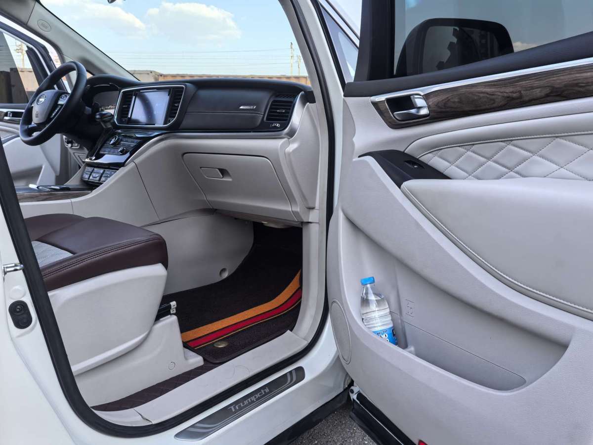 廣汽傳祺 M8  2020款 領(lǐng)航款 390T 尊享版圖片