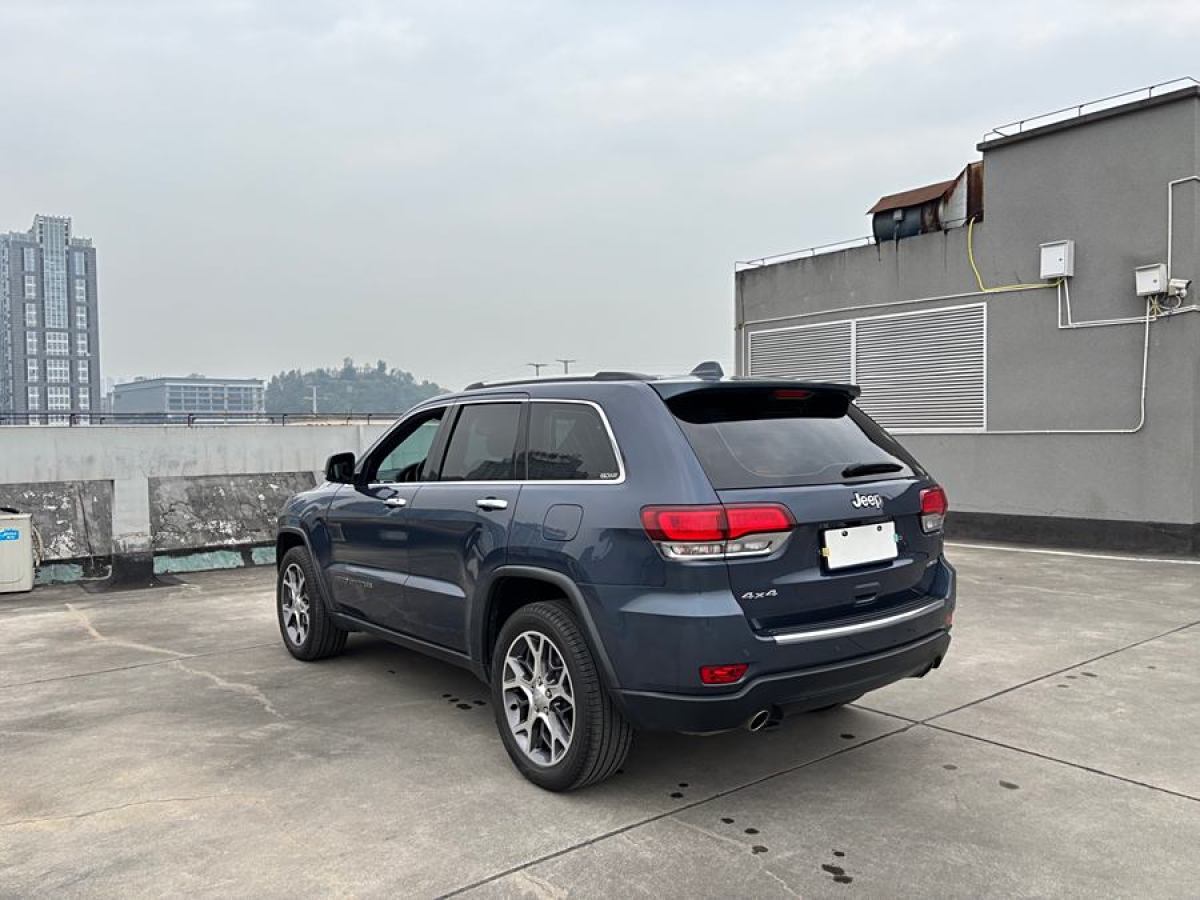 Jeep 大切諾基  2020款 3.0L 精英導(dǎo)航版圖片