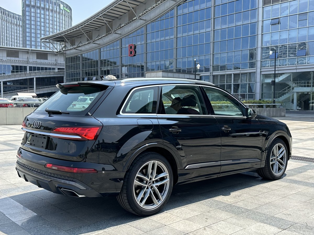 奥迪 奥迪Q7  2023款 45 TFSI quattro S line运动型图片