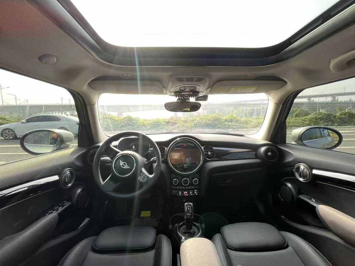 MINI MINI  2023款 改款 1.5T COOPER 藝術(shù)家 五門版圖片