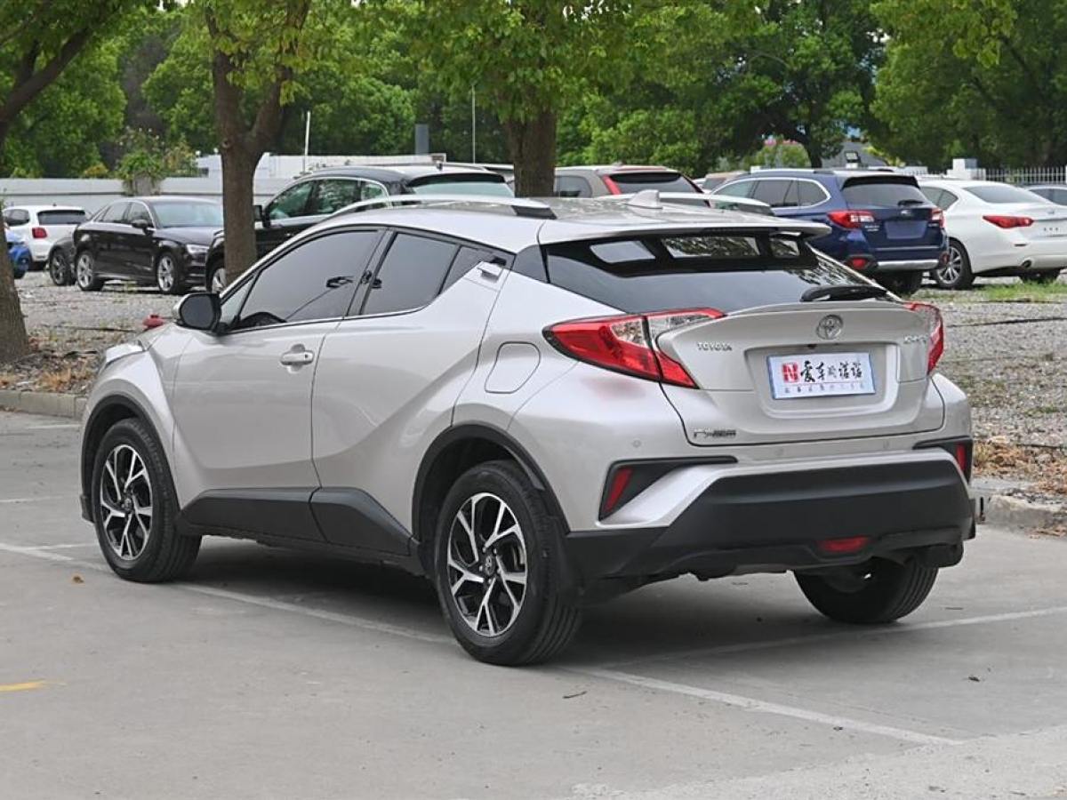 豐田 C-HR  2020款 2.0L 領(lǐng)先版圖片