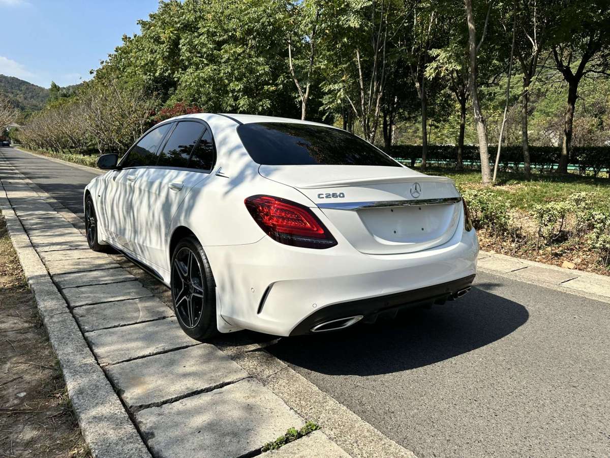 奔驰ccoupe2021款图片