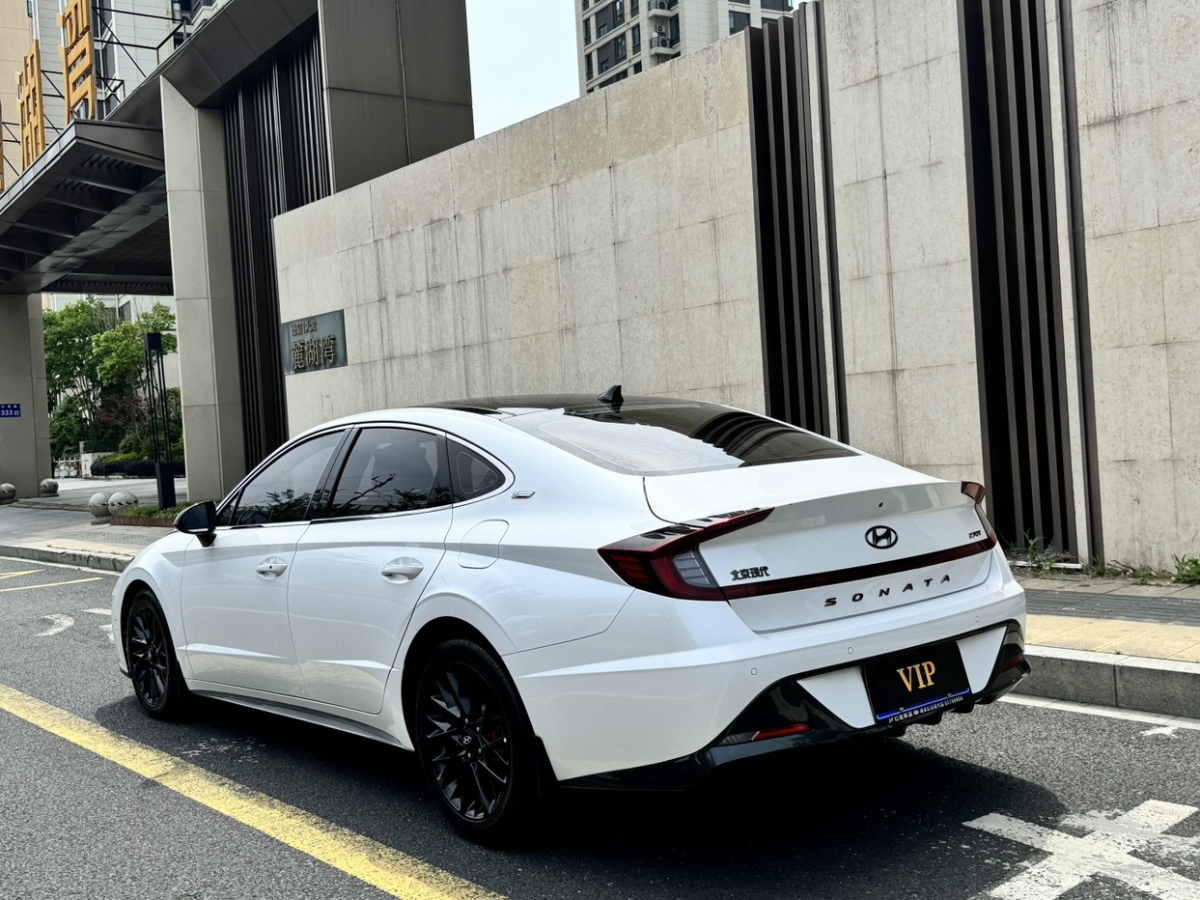 現(xiàn)代 索納塔  2022款 270TGDi DCT 20周年紀(jì)念款圖片