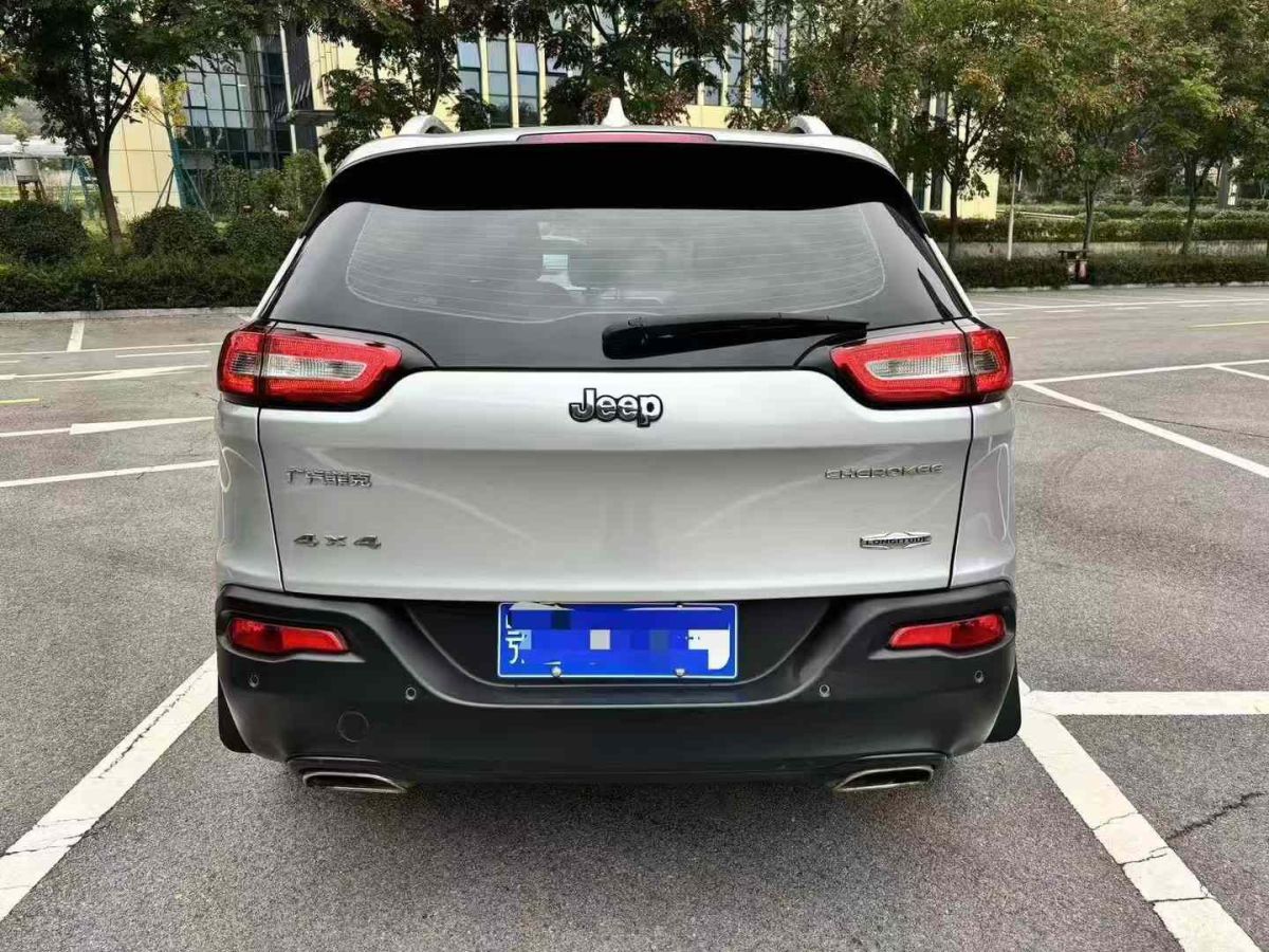 Jeep 自由光  2016款 2.0L 優(yōu)越版圖片